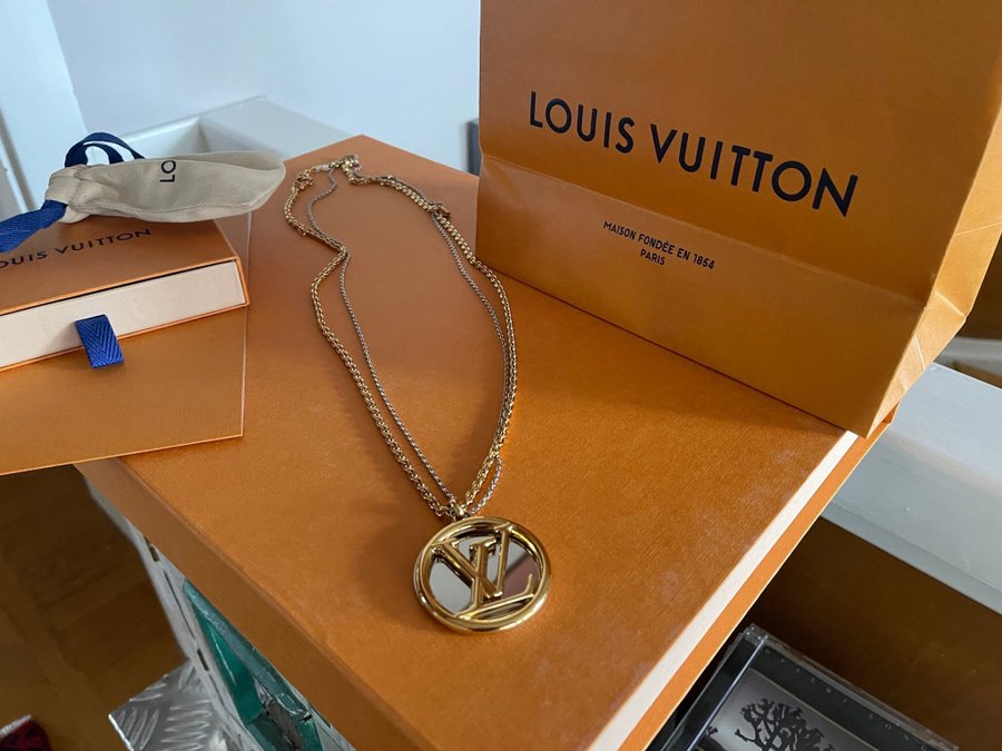 LOUIS VUITTON långt halsband LOUISE /Kedjorna 80 cm/ mycket ca 44 cm i diameter