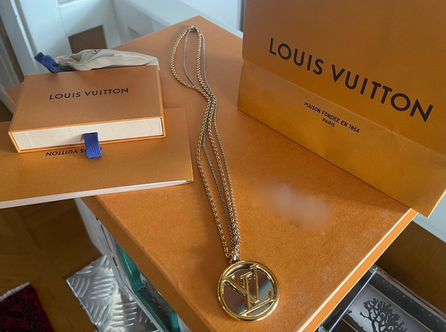 LOUIS VUITTON långt halsband LOUISE /Kedjorna 80 cm/ mycket ca 44 cm i diameter