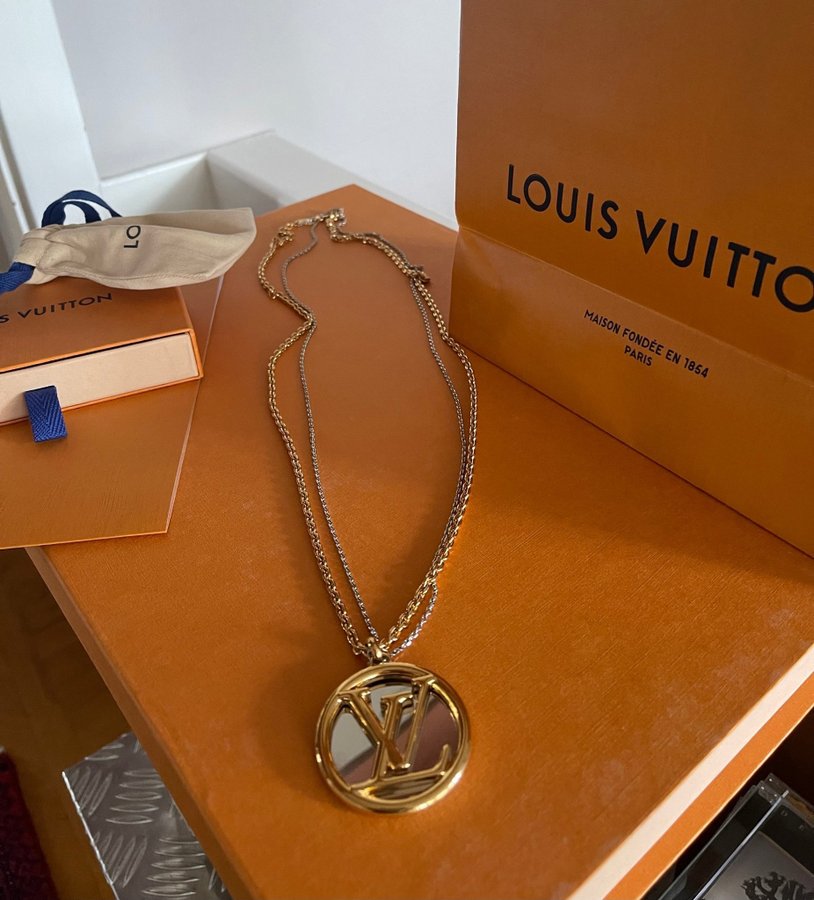 LOUIS VUITTON långt halsband LOUISE /Kedjorna 80 cm/ mycket ca 44 cm i diameter