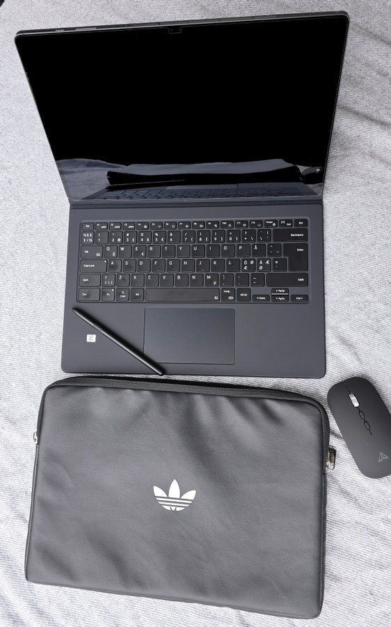 Samsung Galaxy Tab S9 Ultra + Book Cover Keyboard + Adidas Pouch