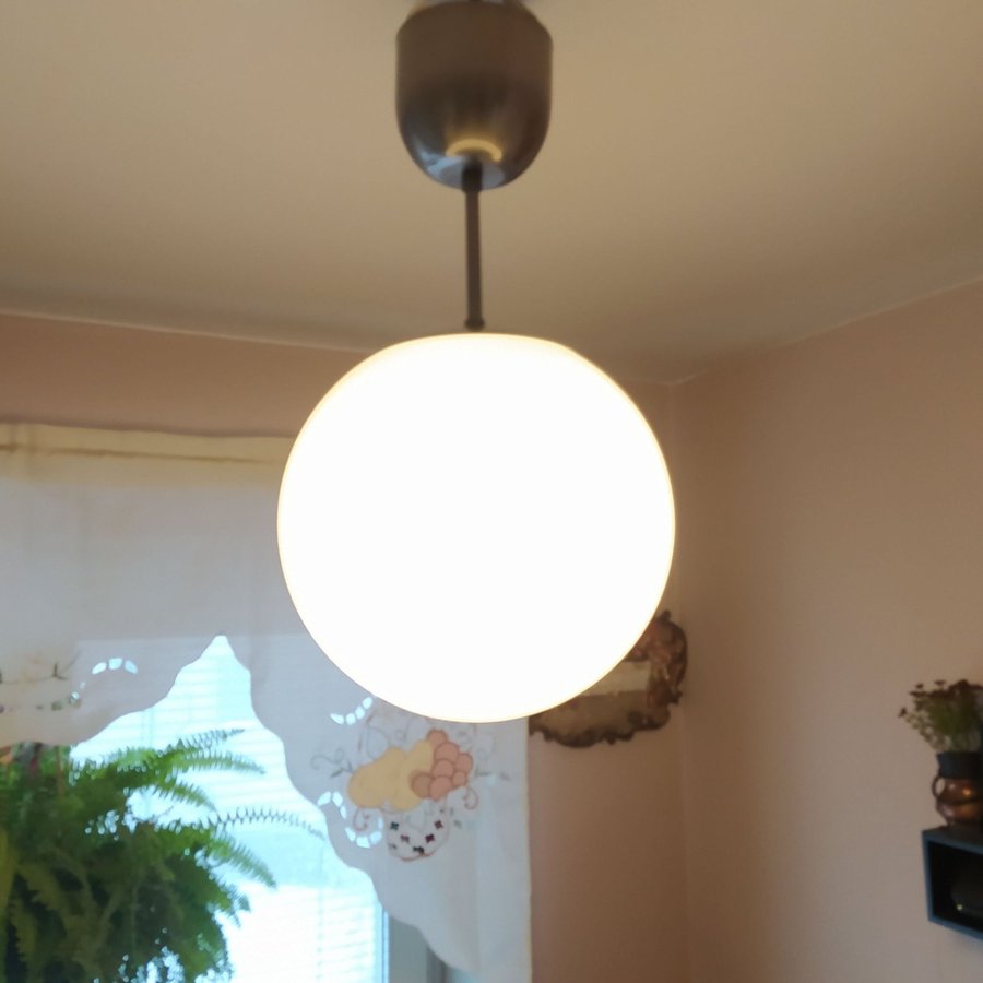 TAKLAMPA märkta IKEA pendel 1960-/70 tal i frostat glas och krom#B