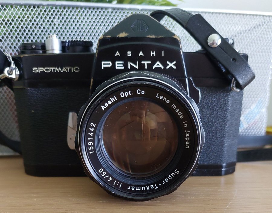 Pentax Asahi Spotmatic + Super Takumar 50mm 1:14