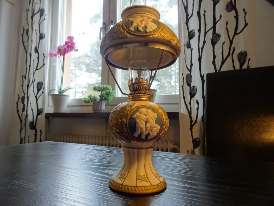 Vacker Gasol lampa med änglar motiv 18 cm hög