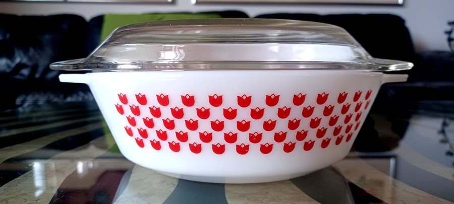 JAJ PYREX ENGLAND MED HJERTER SHIPPING WORLDWIDE