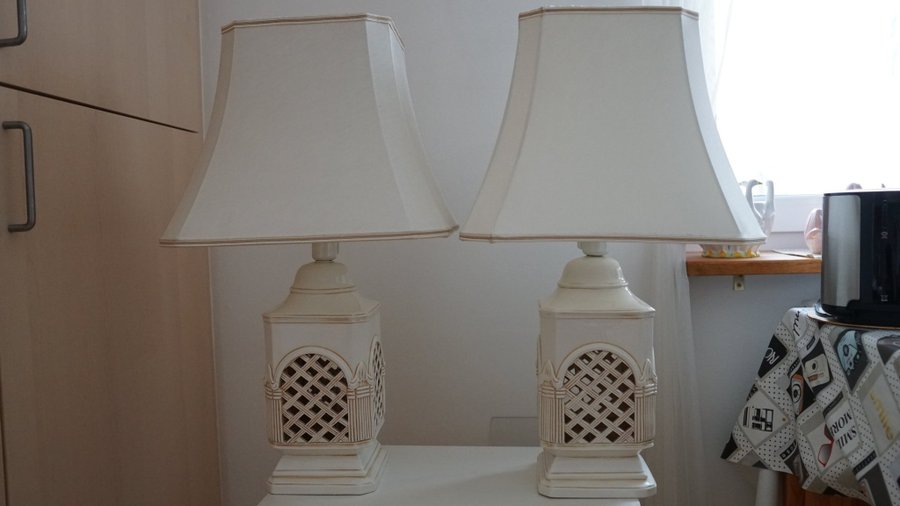 Bordslampa benvit