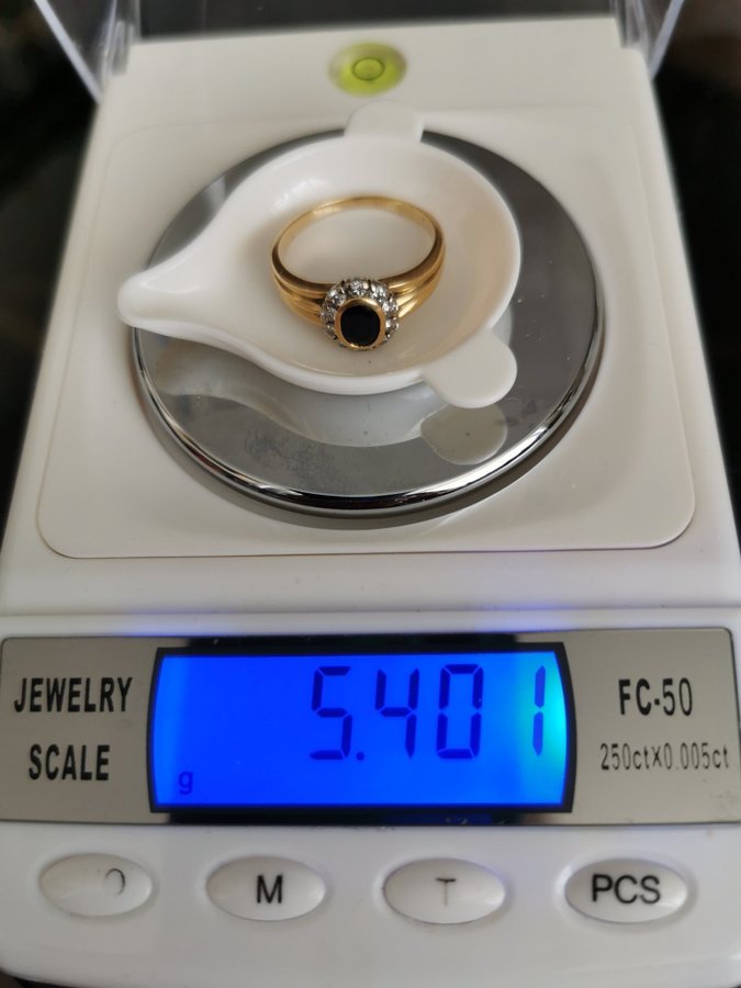 Guldring 18K Med Safir Diamanter