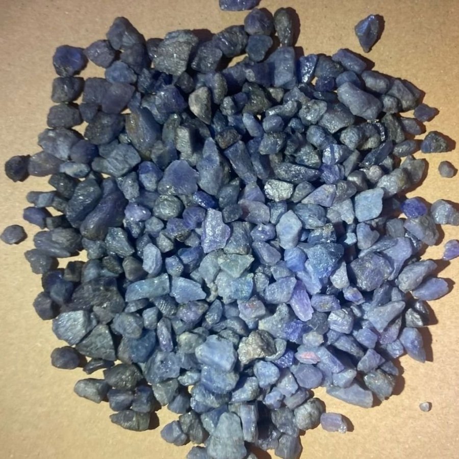 Äkta Tanzanite ädelstenar/01 kilograms / 500 carats 100gram