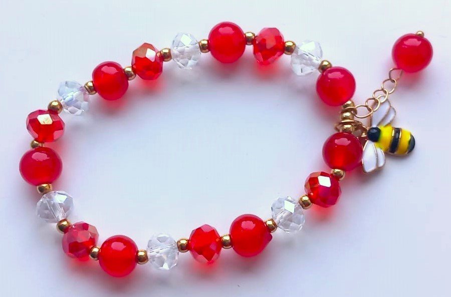 Beautiful breclet red and white crystel beads whit small be