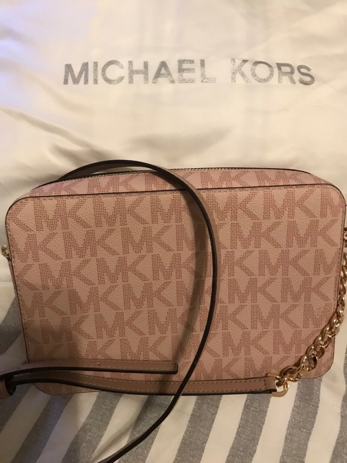 Michael Kors axelremsväska