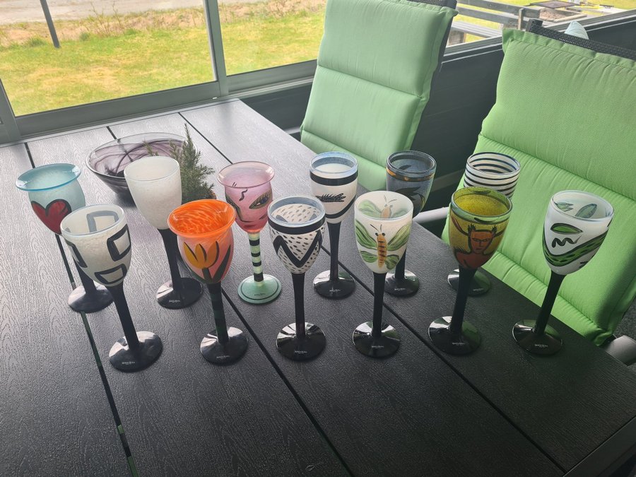 Unik samling vinglas / pokalglas av Ulrica Hydman-Vallien – 12st med olika motiv