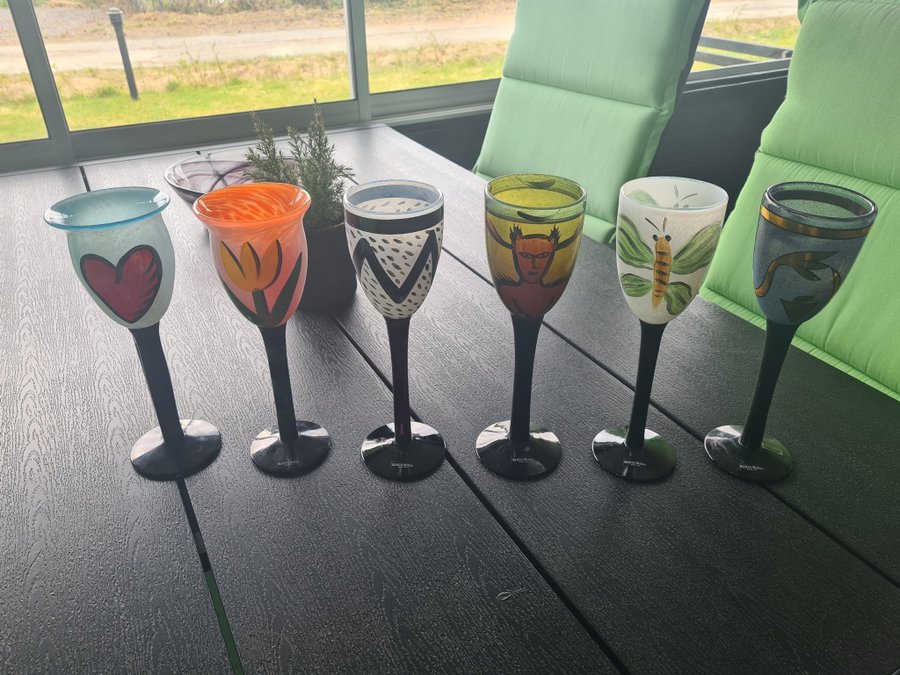 Unik samling vinglas / pokalglas av Ulrica Hydman-Vallien – 12st med olika motiv