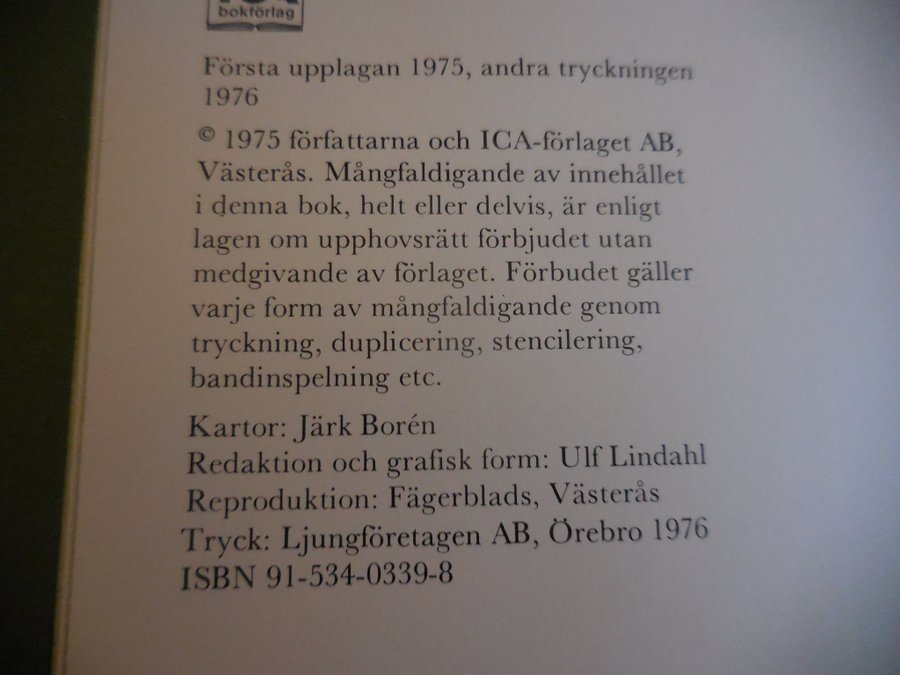FOLKDRÄKTER och bygdedräkter från hela Sverige 1976 Icaförlaget