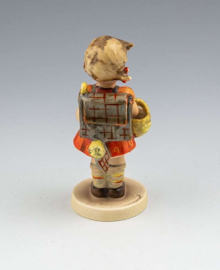 Hummel 81 - School Girl (TMK-1) - Arthur Moeller - Goebel