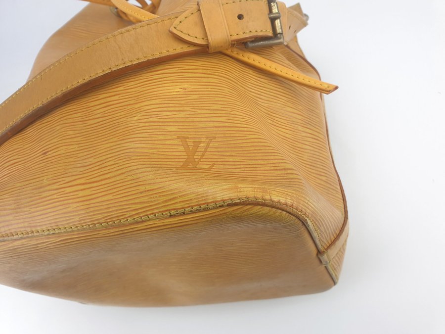 100% Äkta LOUIS VUITTON Petit Noe PM väska