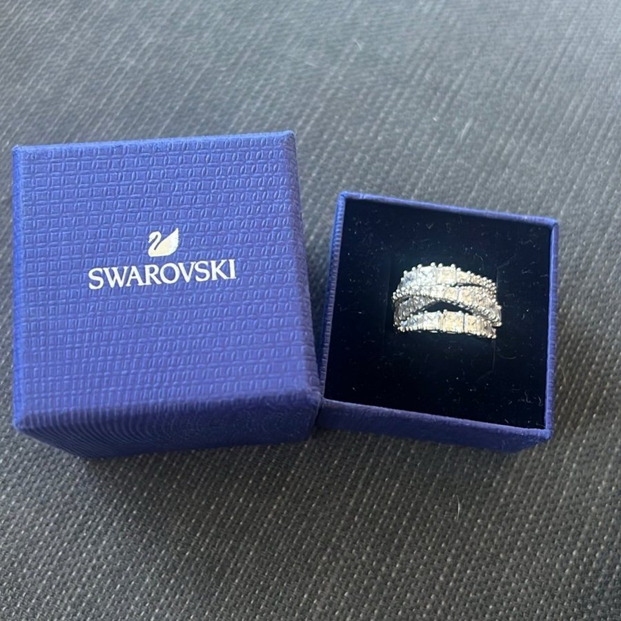 Swarovski twist wrap ring strl 52