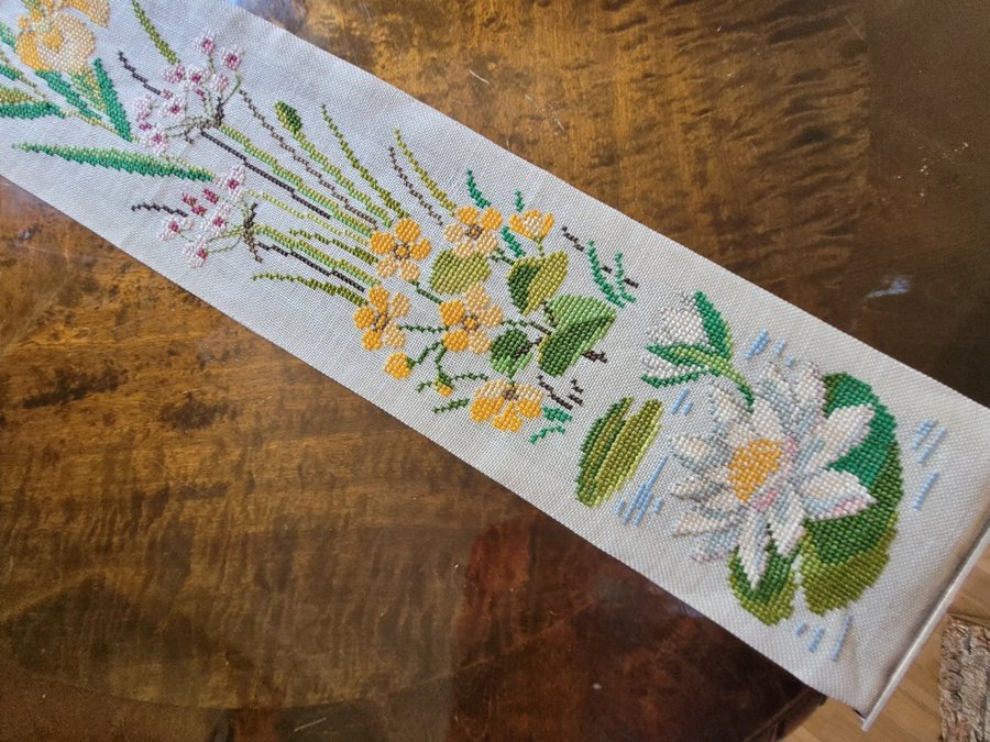 Vacker vepa klocksträng handbroderad näckrosor kaveldun blommor 95×15cm CW?