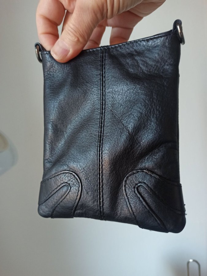 Stilligt svart Depesh axelväska/handväska utan rem