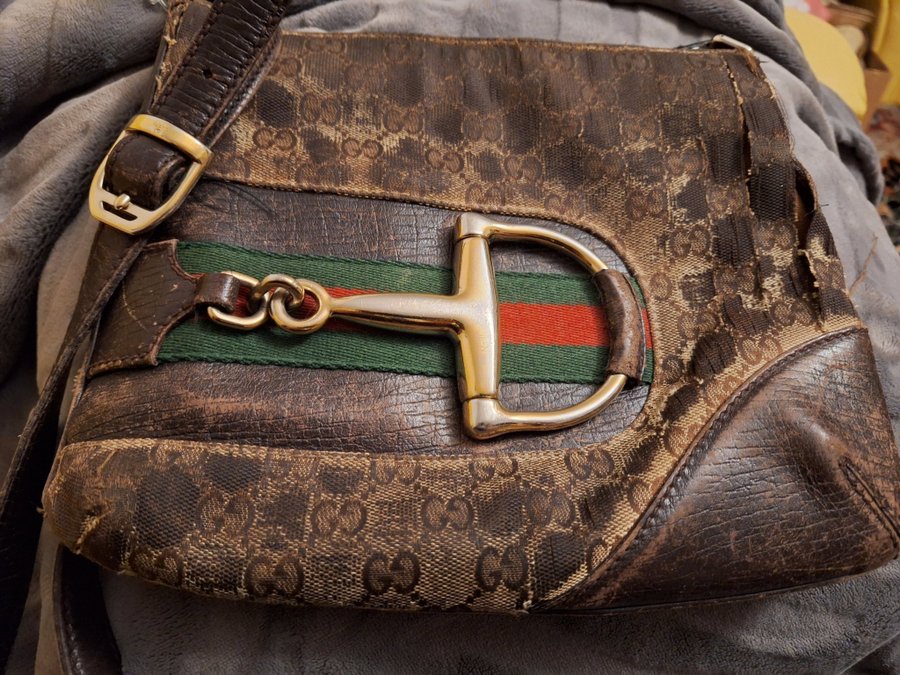 GuCCi hand bag sherry line behövs restaurerad inuti det ser fintut