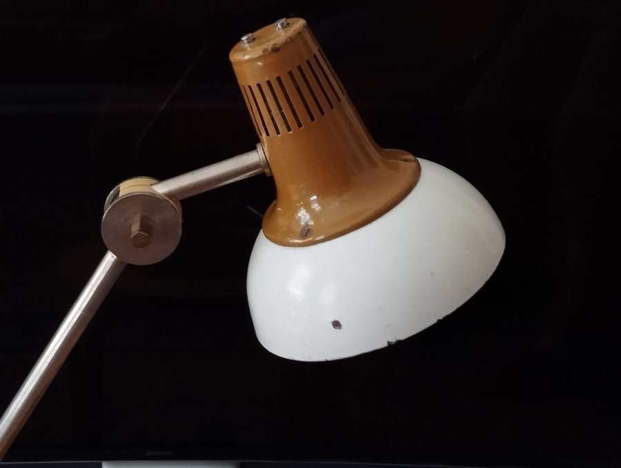 Vintage bordslampa 60-tal gedigen design och funktion