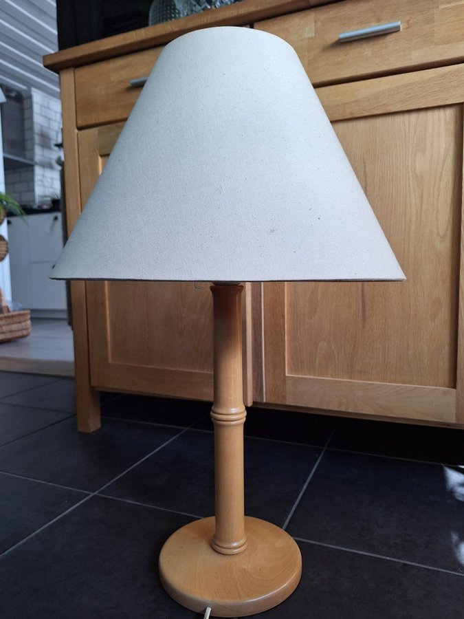 VIGAN retro bordslampa 63 cm träfot vit skärm