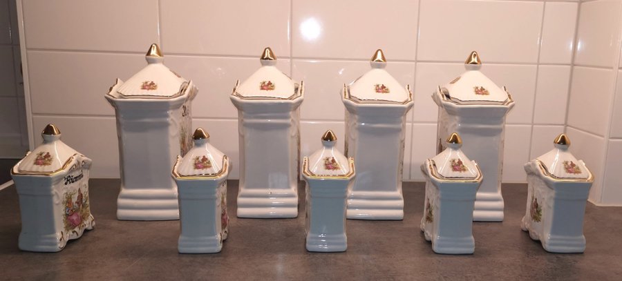 Fantastiska porslin kyddburkar set av 9 Rococo stil
