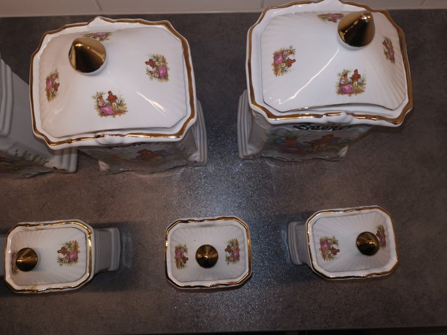 Fantastiska porslin kyddburkar set av 9 Rococo stil
