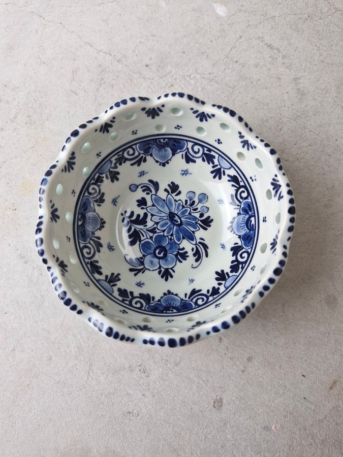 REGINA POTTERY - DELFT - RIA NOBEL - GOUDA HOLLAND