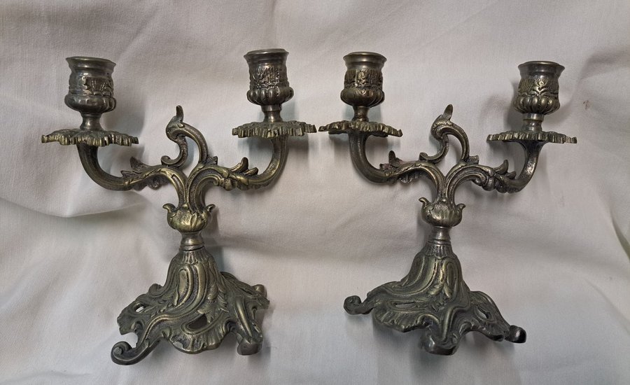 Vintage Ett par 2-ljusstakar tillverkade i metall candlesticks