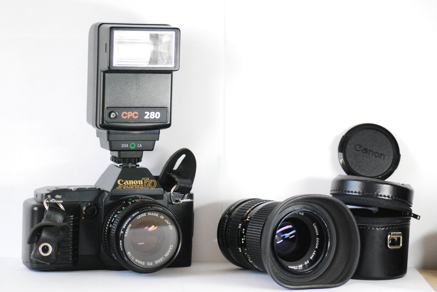 FYND MINT Canon T70 + 2 Objektiv + Blixt + Kameraväska