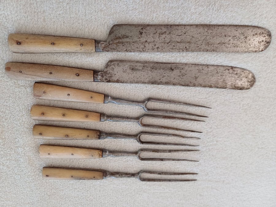SET äldre knivar och gafflar BESTICK 1800 talet