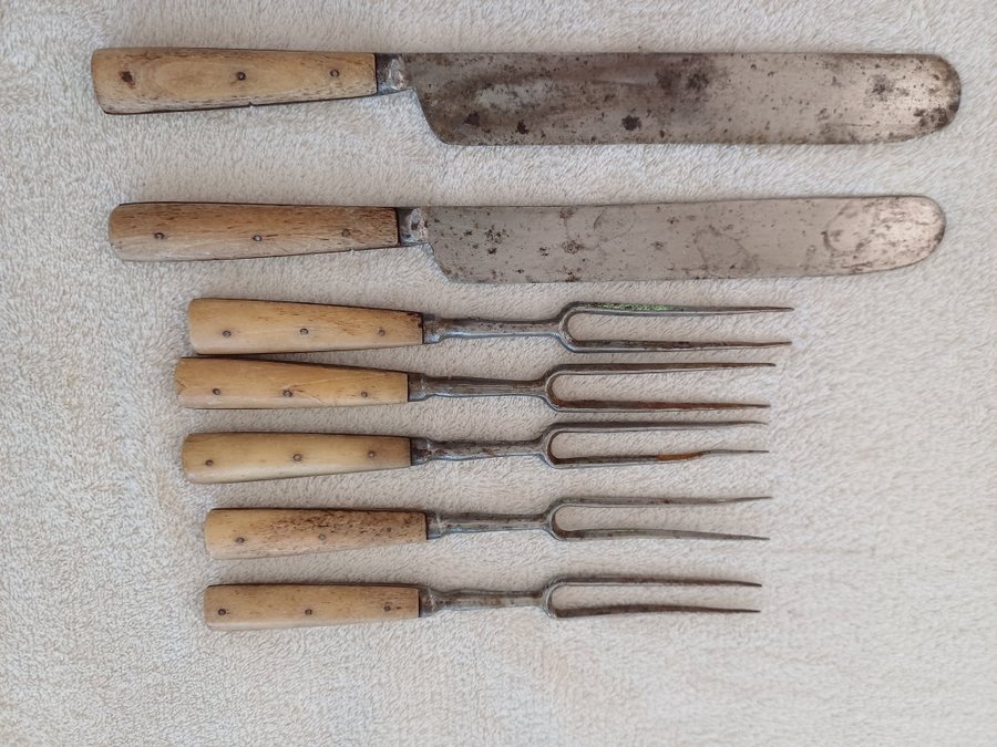 SET äldre knivar och gafflar BESTICK 1800 talet