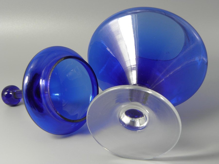 BONBONJÄR / LOCKSKÅL - Koboltblå glasskål med lock - Glasbehållare