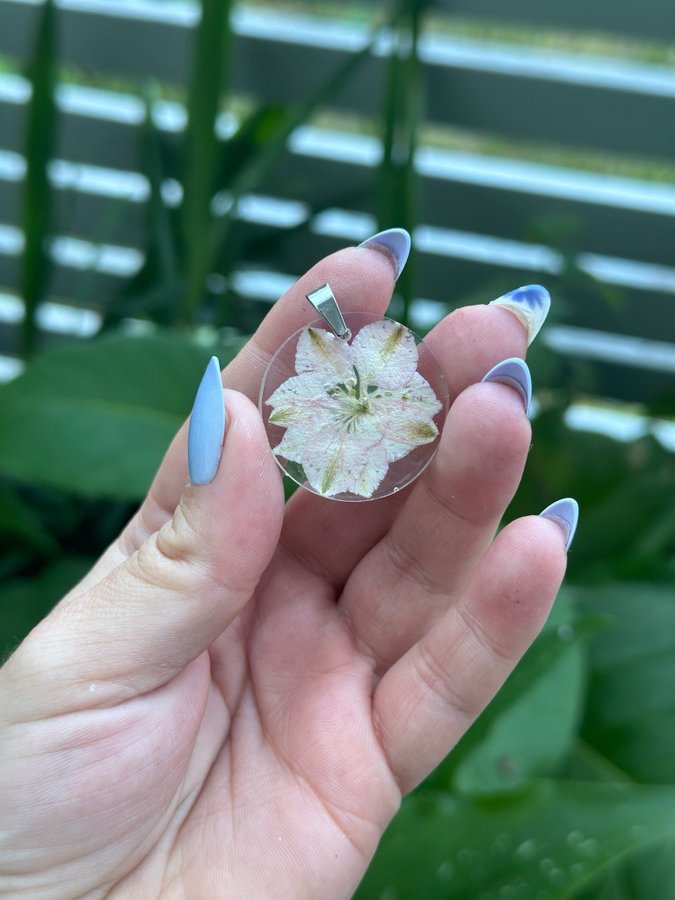 Hängsmycke Epoxy Blommor