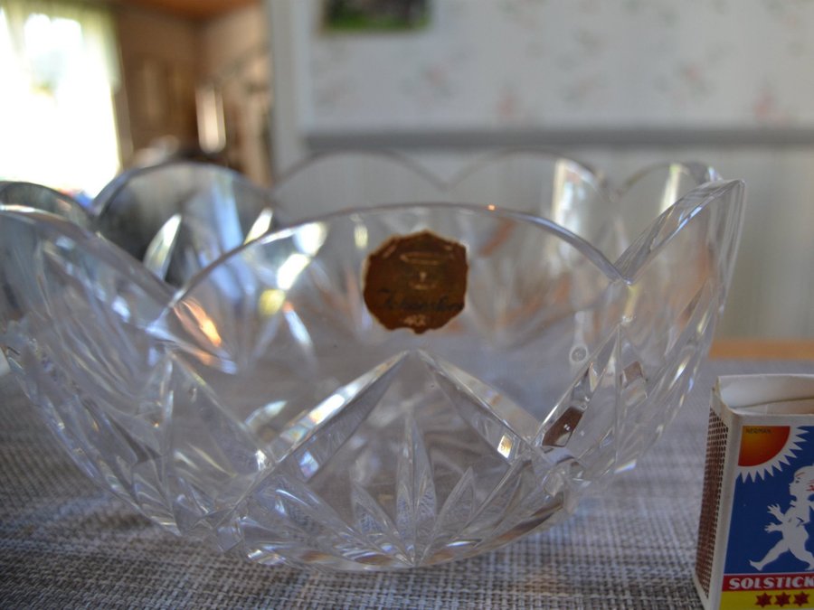 Stor skål i glas / kristall? Johansfors etikett Diam 235 cm höjd 11 cm