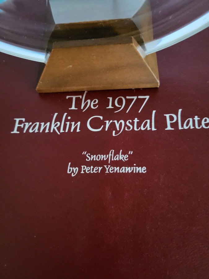 THE 1977 FRANKLIN CRYSTAL PLATE