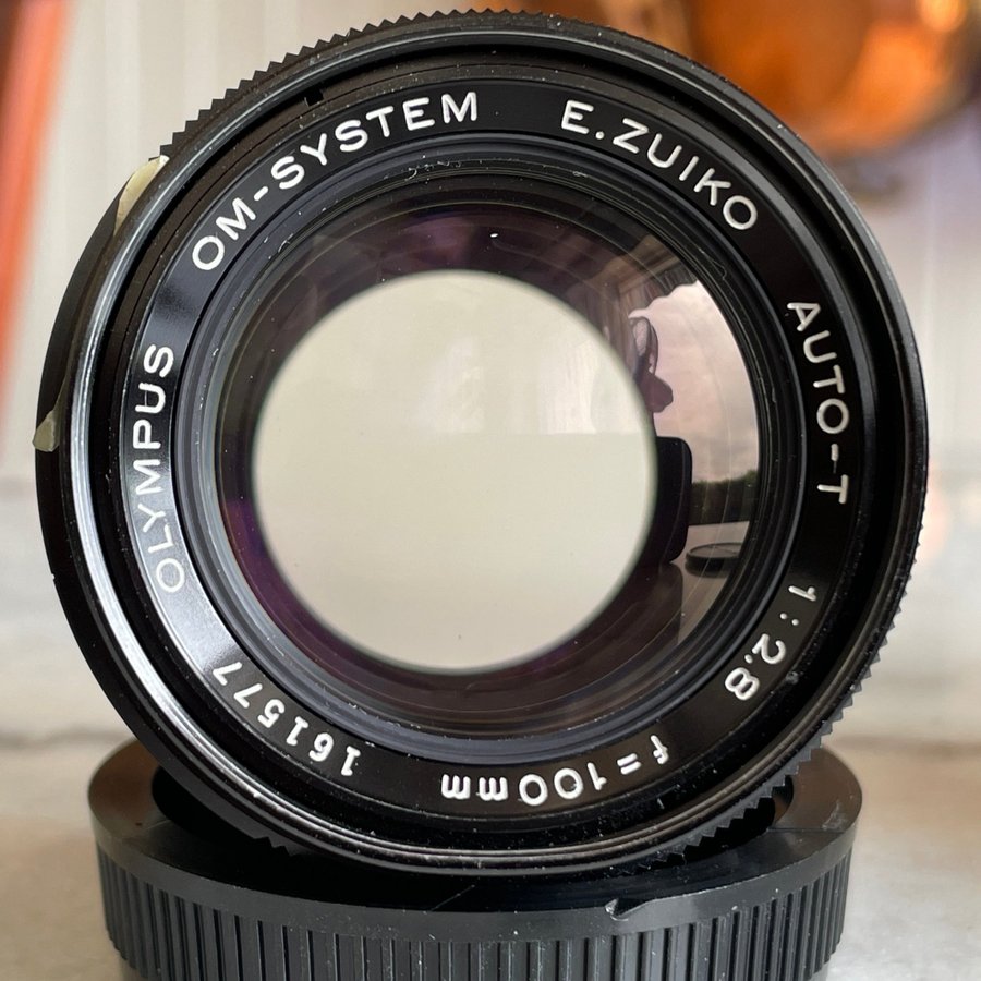 OLYMPUS OM 100mm f28 + Olympus Lens Hood + Case Mini Tele