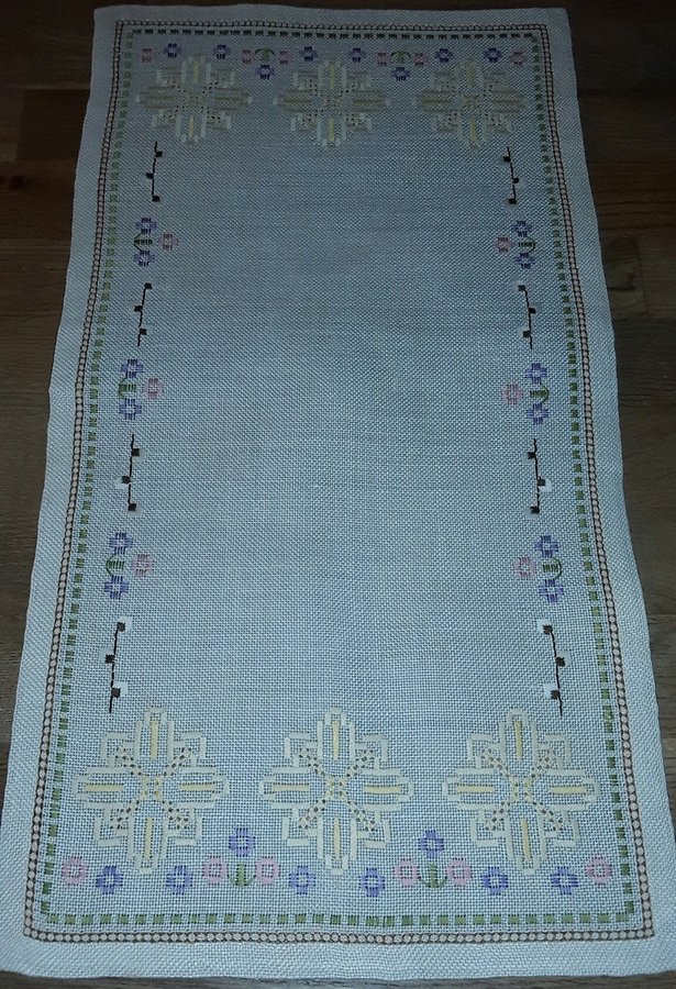 Retro Handbroderad äldre vacker LÖPARE i fint mönster och färger 56x30 cm