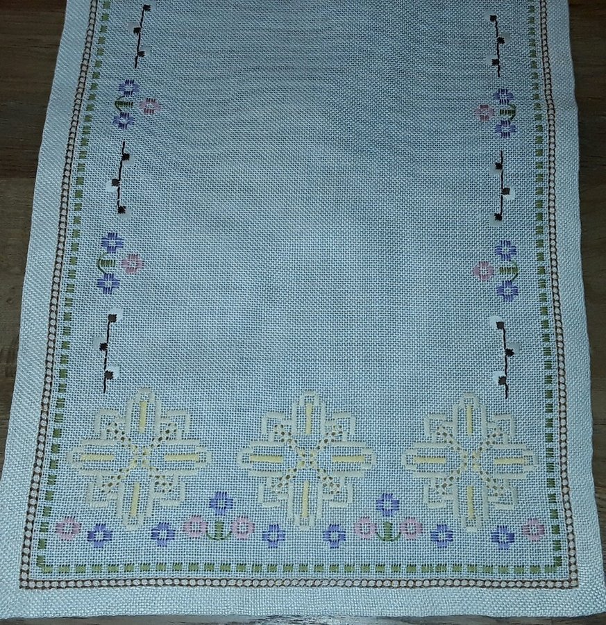 Retro Handbroderad äldre vacker LÖPARE i fint mönster och färger 56x30 cm