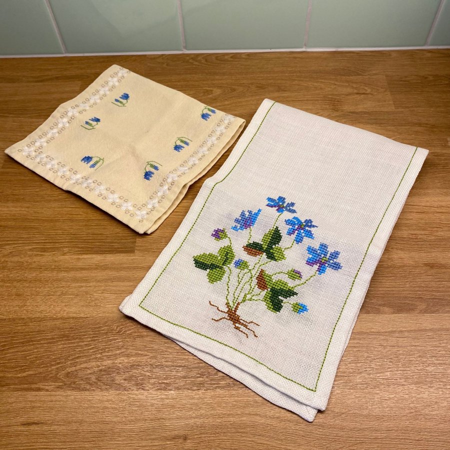 2st sommardukar löpare linne handbroderade blommor i blått