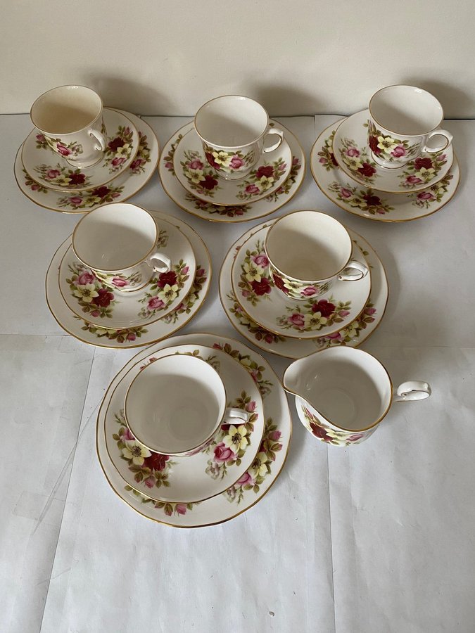 KAFFESERVIS QUEEN ANNE FINE BONE CHINA ENGLAND 19 DLEAR