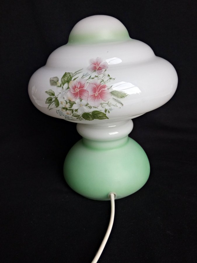 Söt vintage bordslampa / stämningslampa i Art Deco - Funkis-stil (?) vit glas