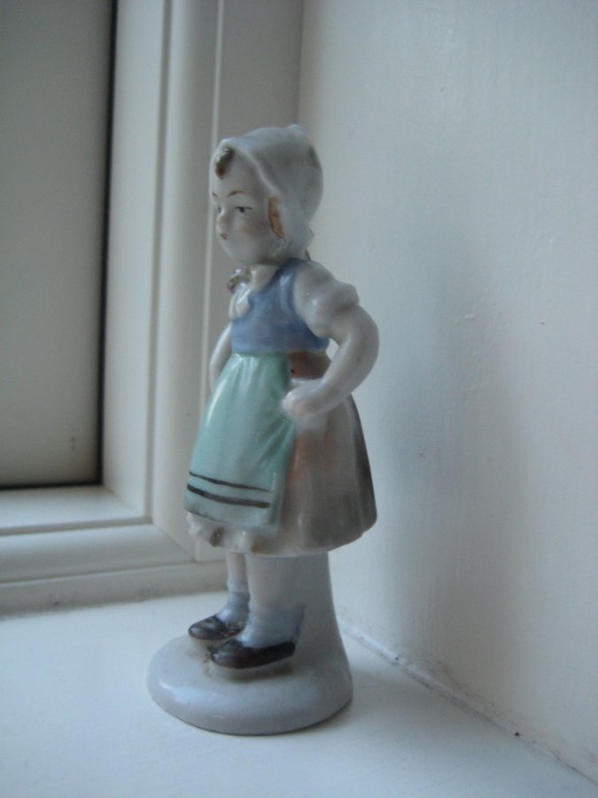 Antik Figurin / Flicka i porslin - Import