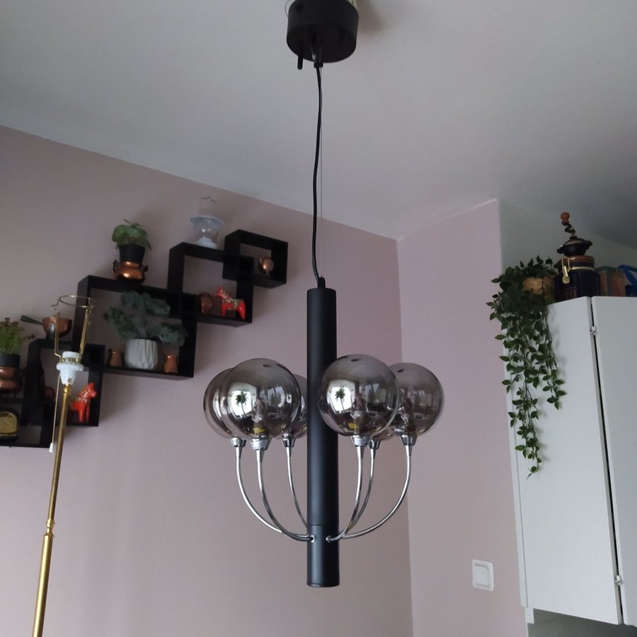 TAKLAMPA LJUSHUSET design i rökglaskupor och svart lackerad metall