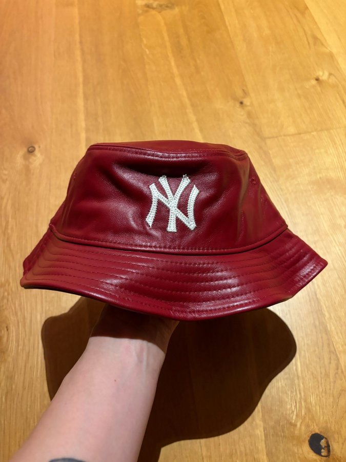 New Era New York Yankees MLB Leather Dark Red Bucket Hat