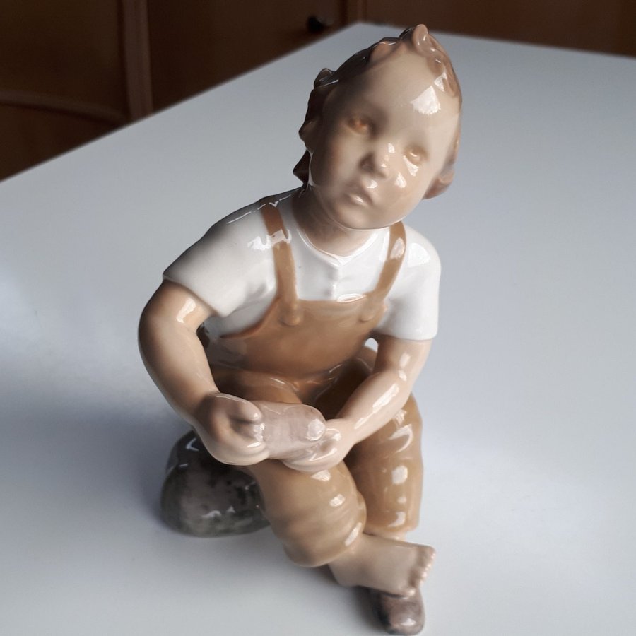 Bing  Grondahl Like-New Michaela Ahlmann No2275 Porcelain Boy With A Shoe Brown