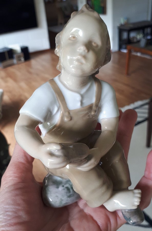 Bing  Grondahl Like-New Michaela Ahlmann No2275 Porcelain Boy With A Shoe Brown