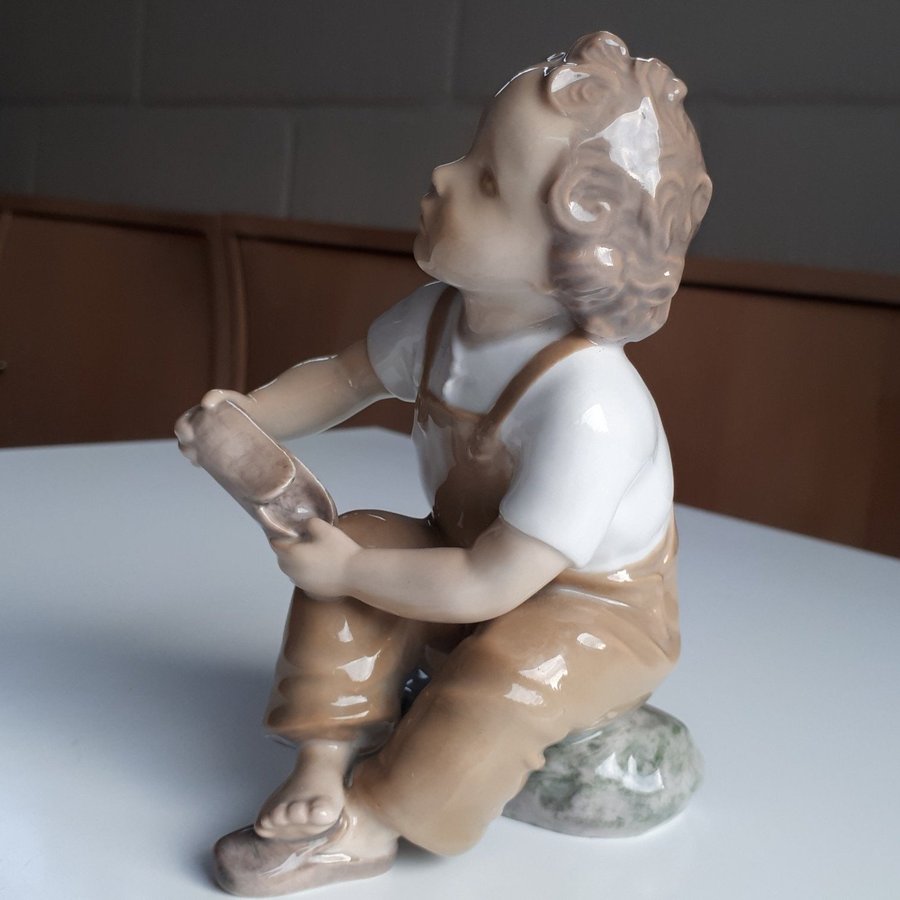 Bing  Grondahl Like-New Michaela Ahlmann No2275 Porcelain Boy With A Shoe Brown