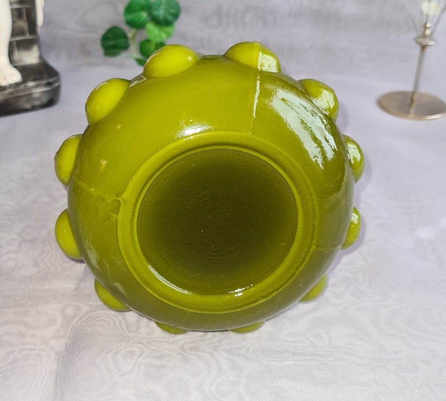 VINTAGE Vas av Grönt Glas Vit Invändigt Höjd: 21 cm Flygsfors Glasbruk RETRO