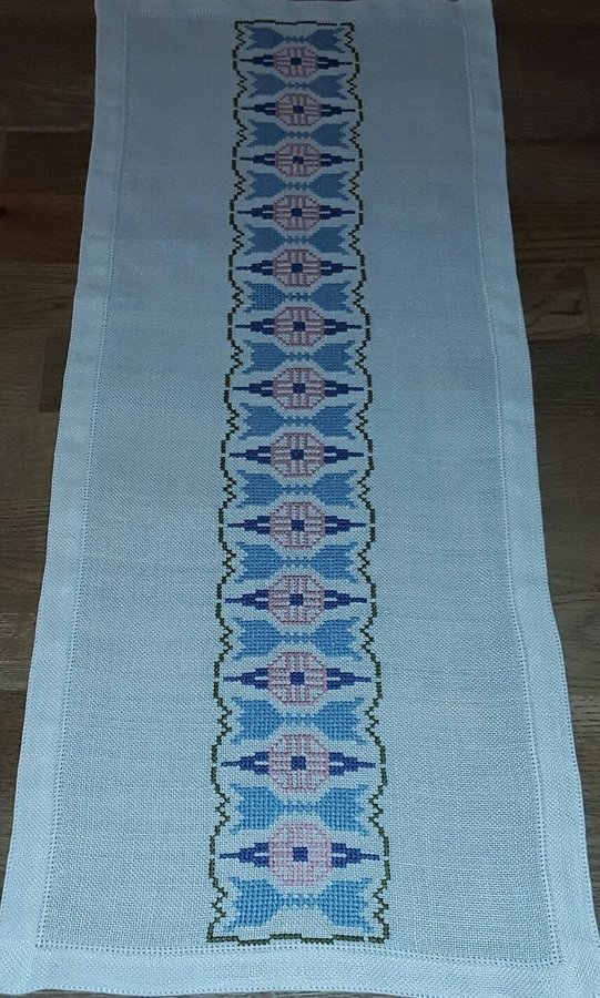 Retro 60-tal Handbroderad äldre vacker vit LÖPARE FINT MÖNSTER 66 cm x 27 cm