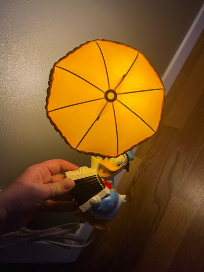 Disney Kalle Anka lampa vintage retro vägglampa / speldosa 1940-50 tal